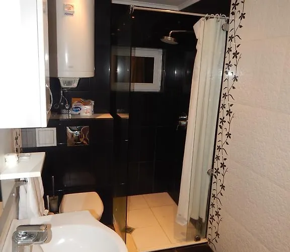 Ivet Guest فارنا